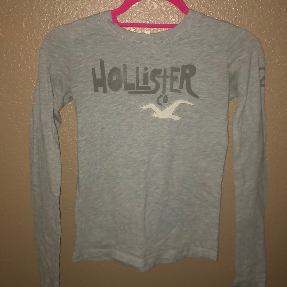 Light Grey long sleeve holister tee-shirt